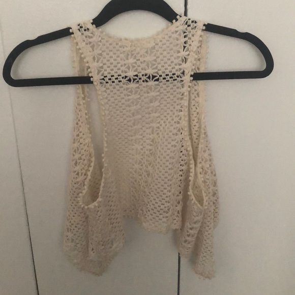 3for$30| H&M Boho crochet cropped ivory vest XS - Picture 2 of 2
